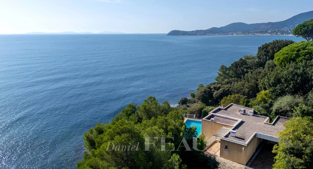 House in La Croix-Valmer, Provence-Alpes-Côte d'Azur, France 1 - 14878904