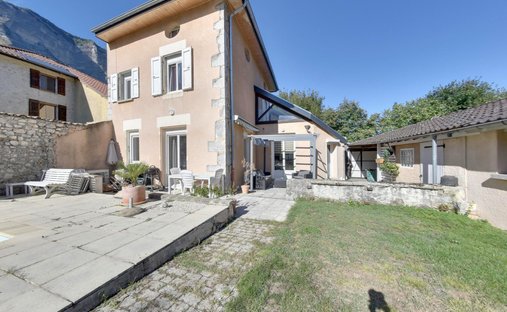 House in Palisses-Tuileries-Montfort-Belledonne, Crolles, France 1
