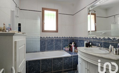 Spacious Property With Separate Guest Lodgings In Wooded Park Of 19 Acres, 15 Km From Blois.