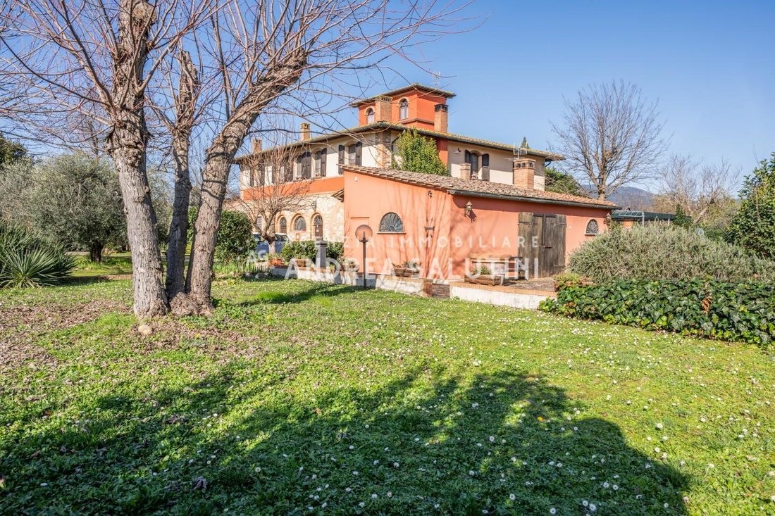 Villa in Pontedera, Tuscany, Italy 2 - 16144808