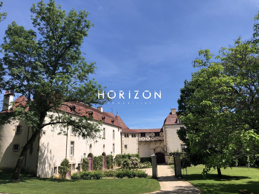 Blancey’s Renaissance Jewel: A Restored Bourgogne Castle Whispering History