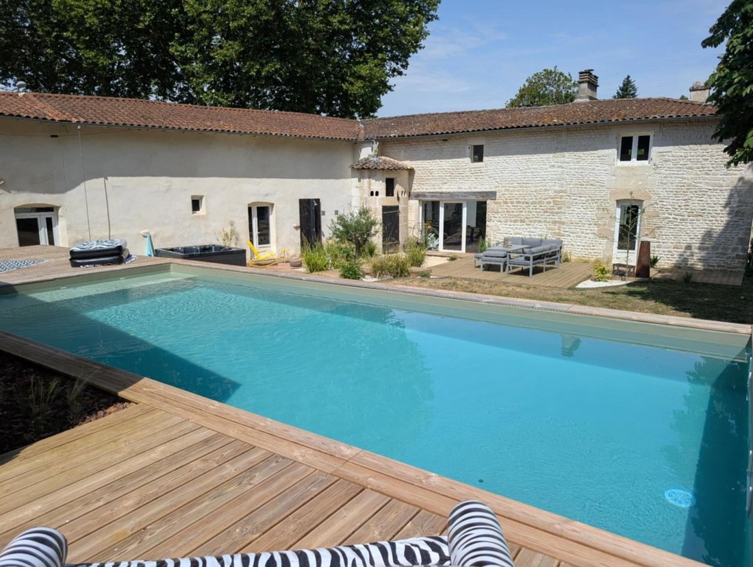 House in Francois, Nouvelle-Aquitaine, France 1 - 16142221
