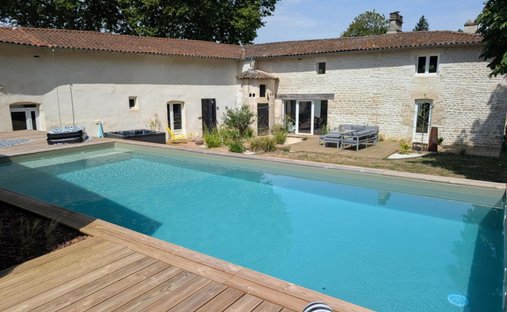 House in Francois, Nouvelle-Aquitaine, France 1