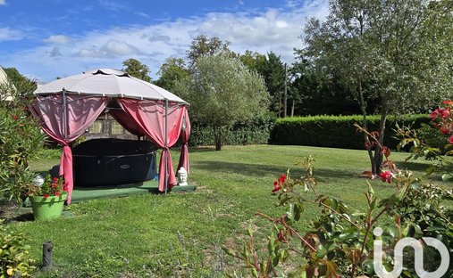 Spacious Property With Separate Guest Lodgings In Wooded Park Of 19 Acres, 15 Km From Blois.