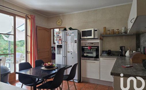 Spacious Property With Separate Guest Lodgings In Wooded Park Of 19 Acres, 15 Km From Blois.