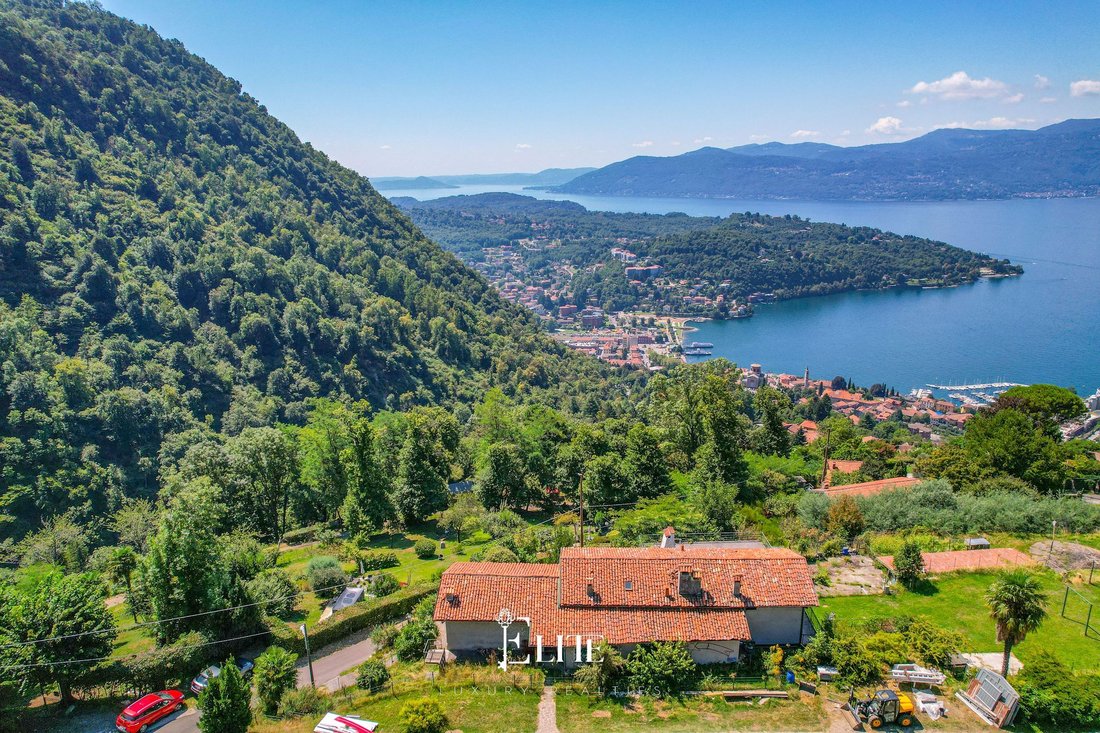 Villa in Laveno-Mombello, Lombardy, Italy 2 - 16145780