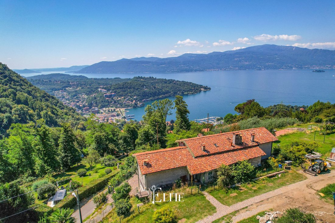 Villa in Laveno-Mombello, Lombardy, Italy 1 - 16145780