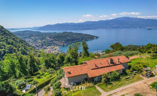 Villa in Laveno-Mombello, Lombardy, Italy 1