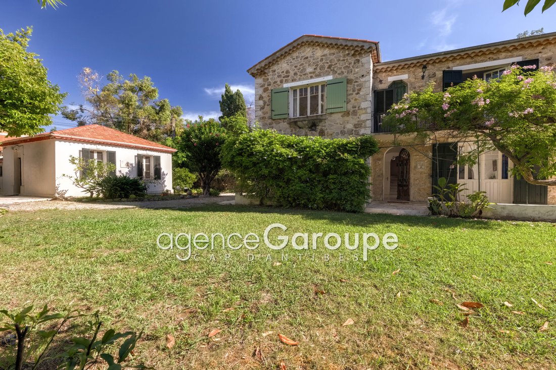 Villa in Antibes, Provence-Alpes-Côte d'Azur, France 1 - 16136419