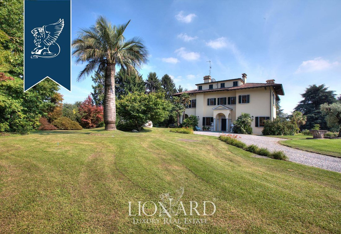 Villa in Arosio, Lombardy, Italy 2 - 16147647