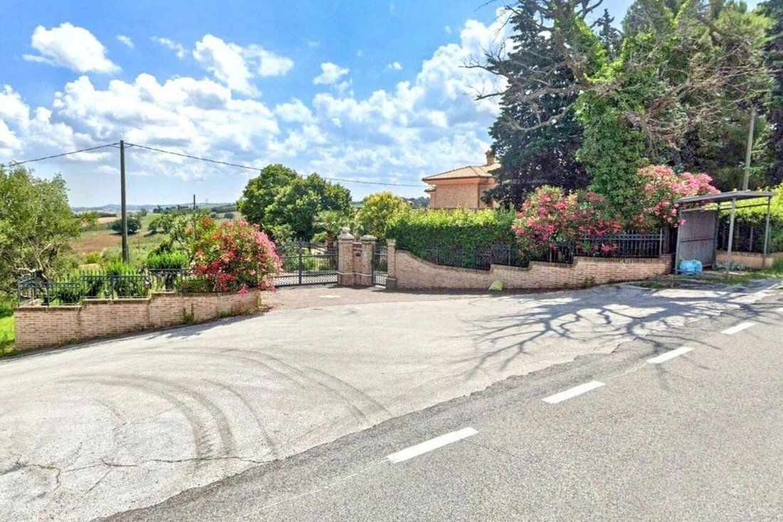 Villa in Cingoli, Marche, Italy 4 - 15603777