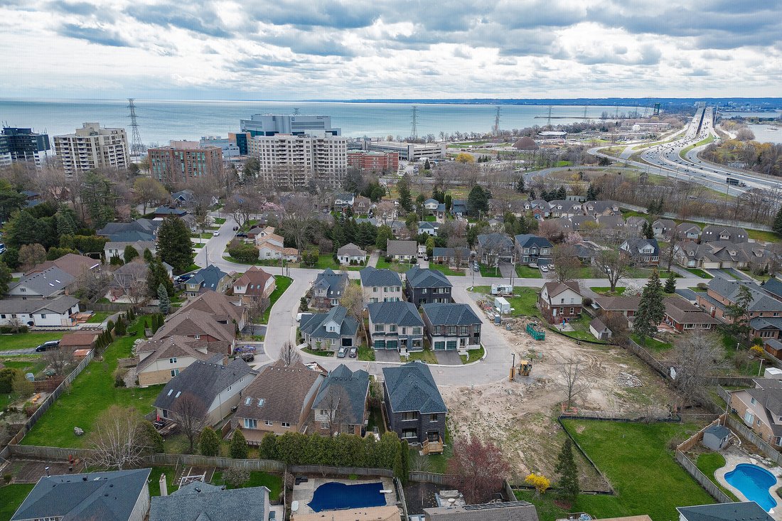 House in Burlington, Ontario, Canada 2 - 16146424