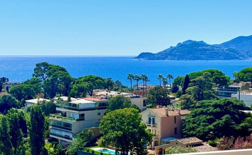 Apartment in Croix des Gardes, Cannes, France 1