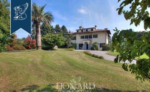 Villa in Arosio, Lombardei, Italien 1