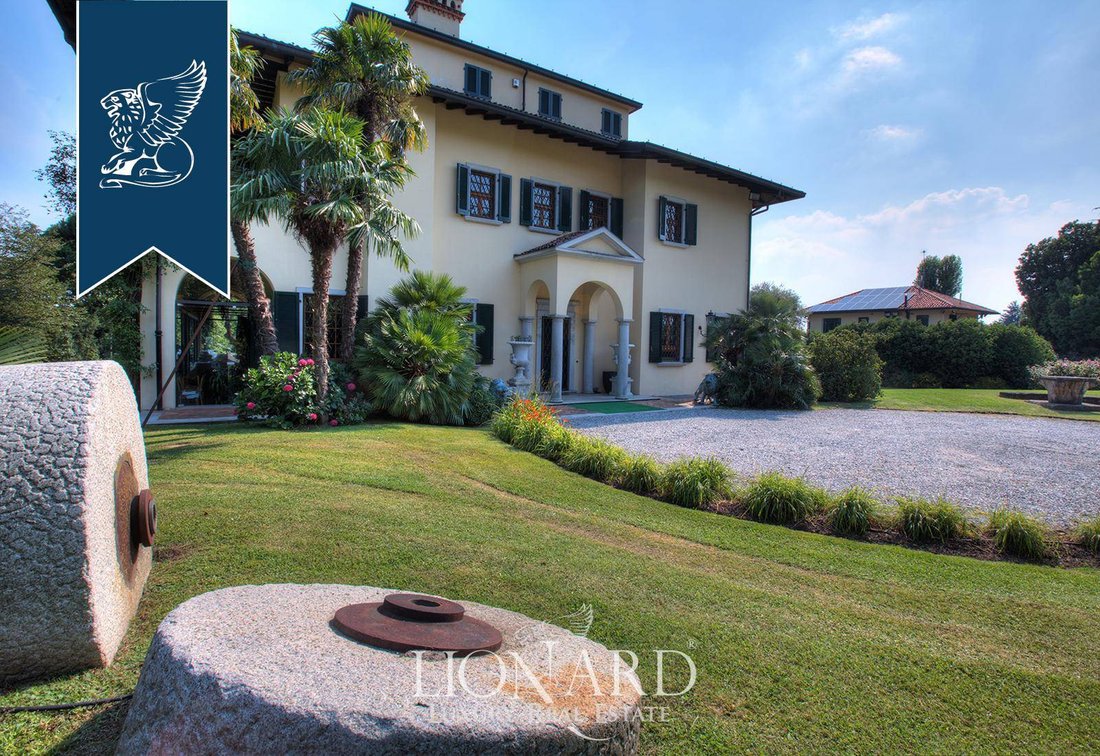 Villa in Arosio, Lombardy, Italy 4 - 16147647