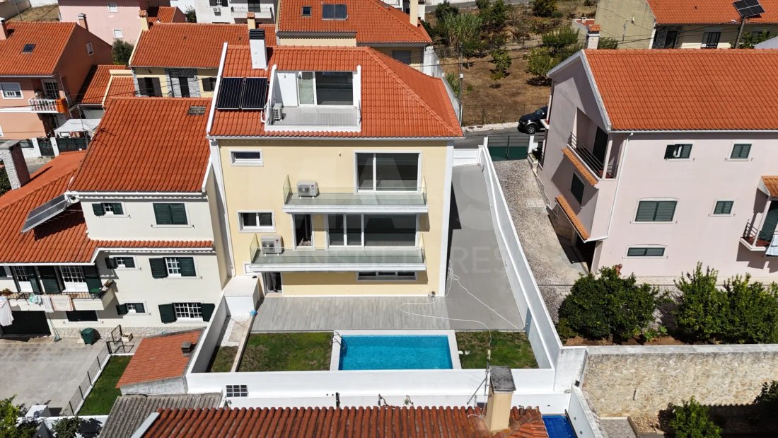 Villa in Pontinha e Famoes, Lisbon, Portugal 1 - 16139520