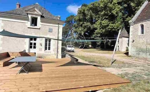 Spacious Property With Separate Guest Lodgings In Wooded Park Of 19 Acres, 15 Km From Blois.