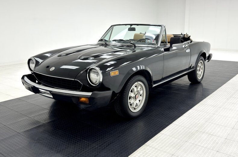 Cabriolet in Morgantown, United States 2 - 14033215