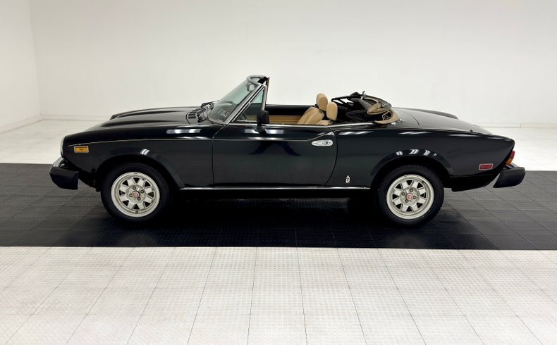 Cabriolet in Morgantown, United States 4 - 14033215