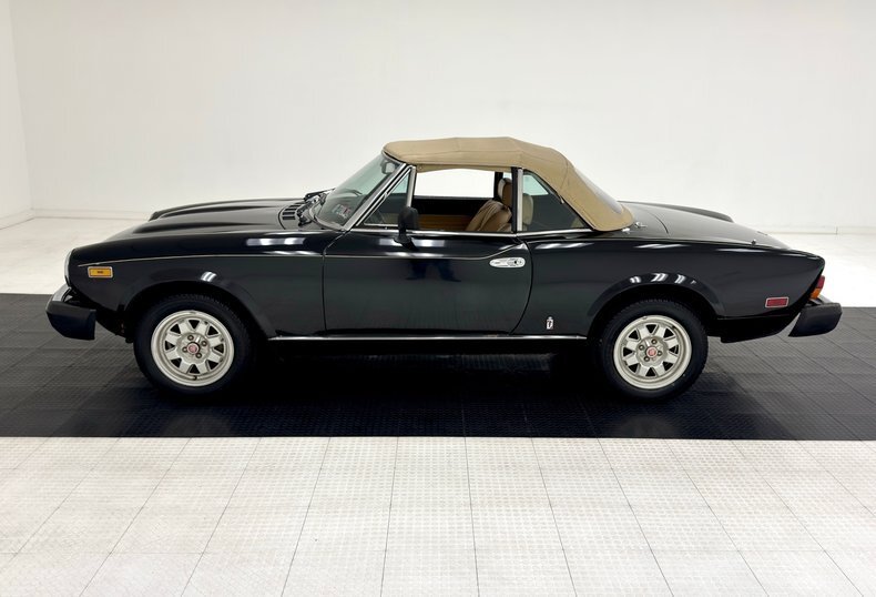 Cabriolet in Morgantown, United States 3 - 14033215