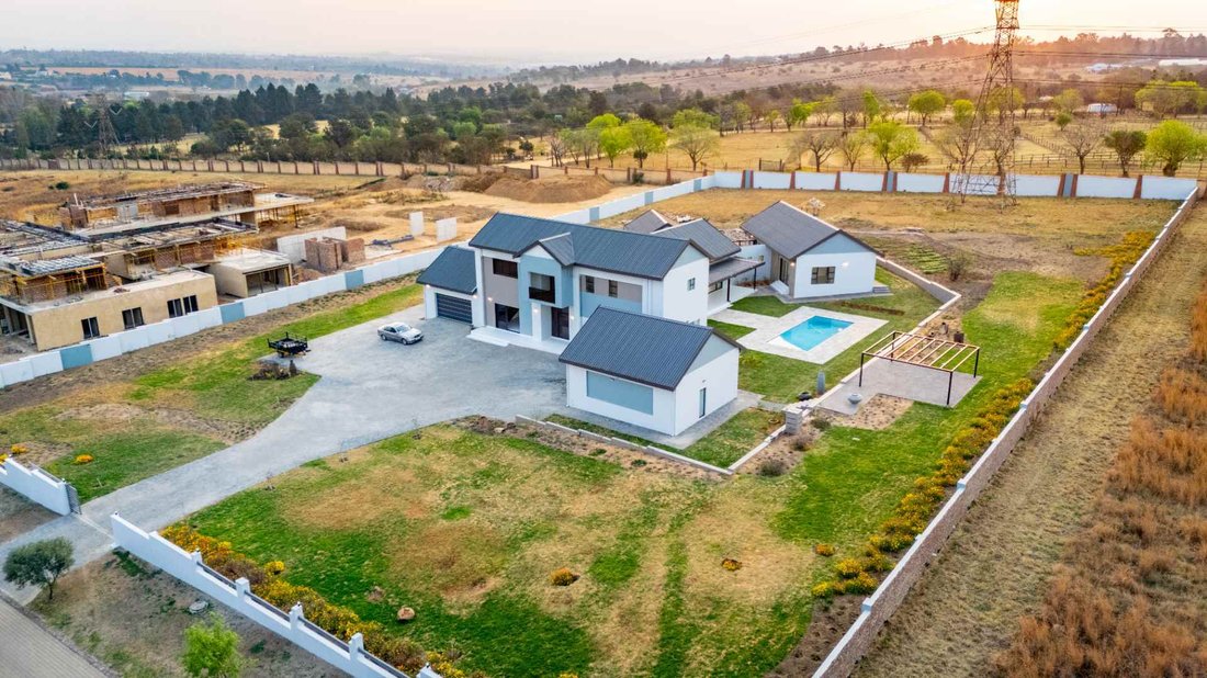 House in Halfway House Estate, Gauteng, South Africa 5 - 16148571