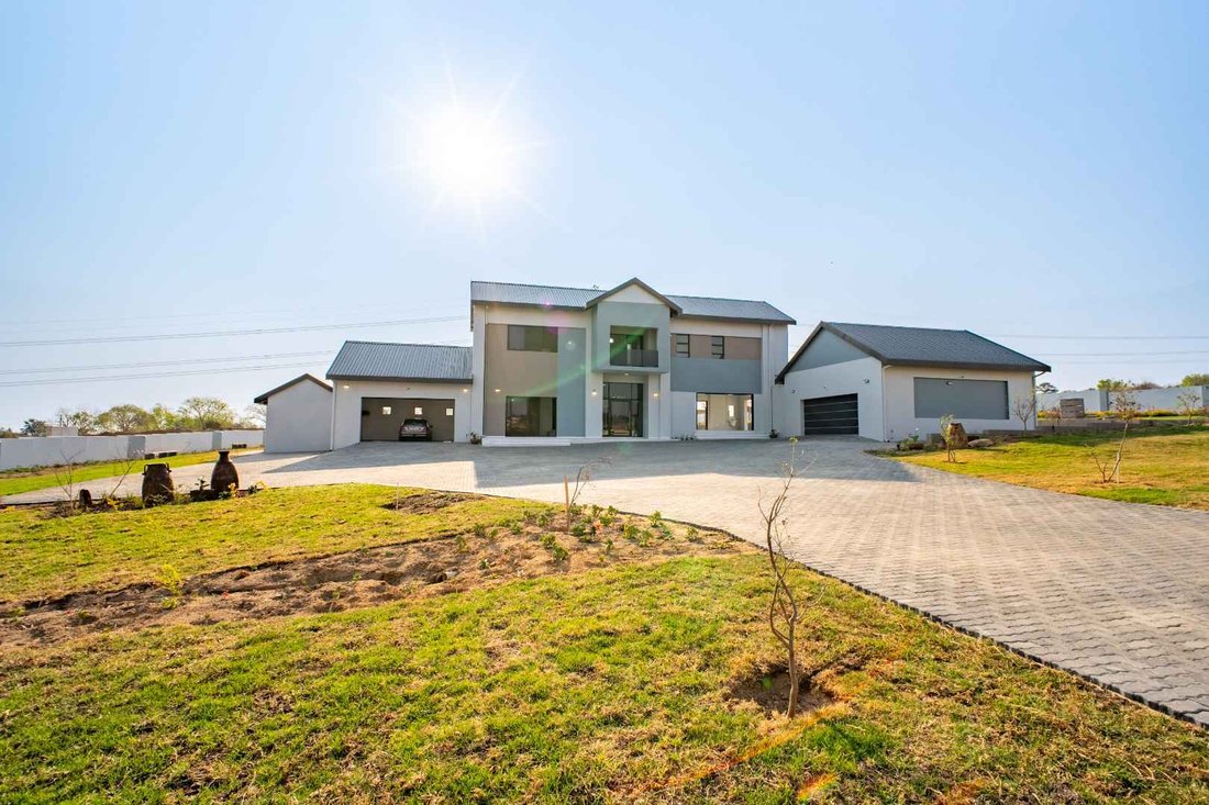 House in Halfway House Estate, Gauteng, South Africa 4 - 16148571