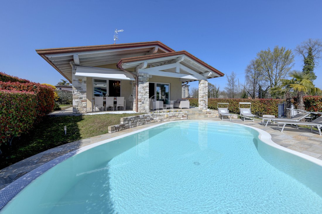 Villa in Punta Grò - Chiodi - Rovizza, Sirmione, Lombardy 1 - 16148913