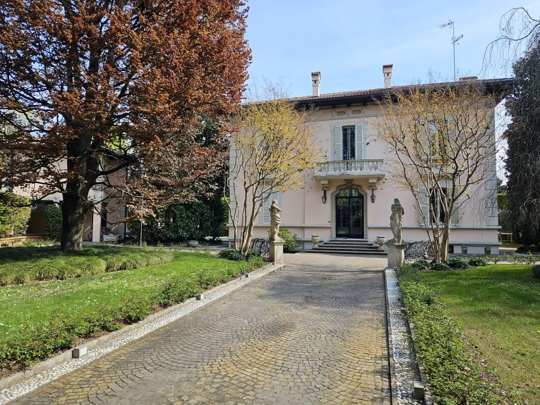 Villa in Center, Treviglio, Lombardy 2 - 15743199