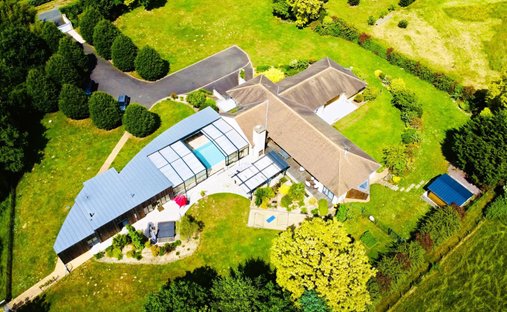 Villa in Juigne-sur-Sarthe, Pays de la Loire, France 1