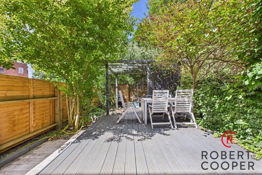 House in West End, Ealing, England 3 - 16150501