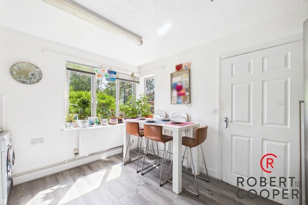 House in West End, Ealing, England 5 - 16150501