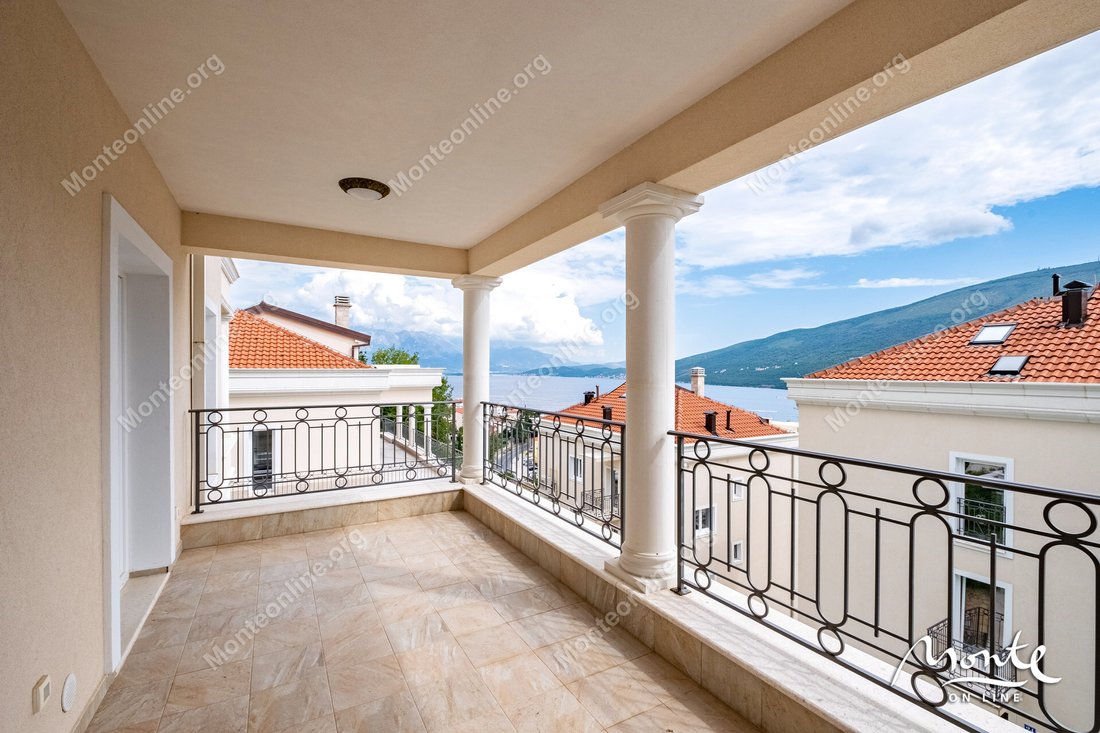 Apartment in Đenovići, Herceg Novi Municipality, Montenegro 1 - 16153825