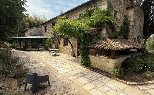 Vienne Department (86) 19th And 20th Century Chateau 345 Acres Of Land