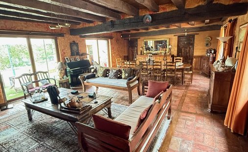 Vienne Department (86) 19th And 20th Century Chateau 345 Acres Of Land