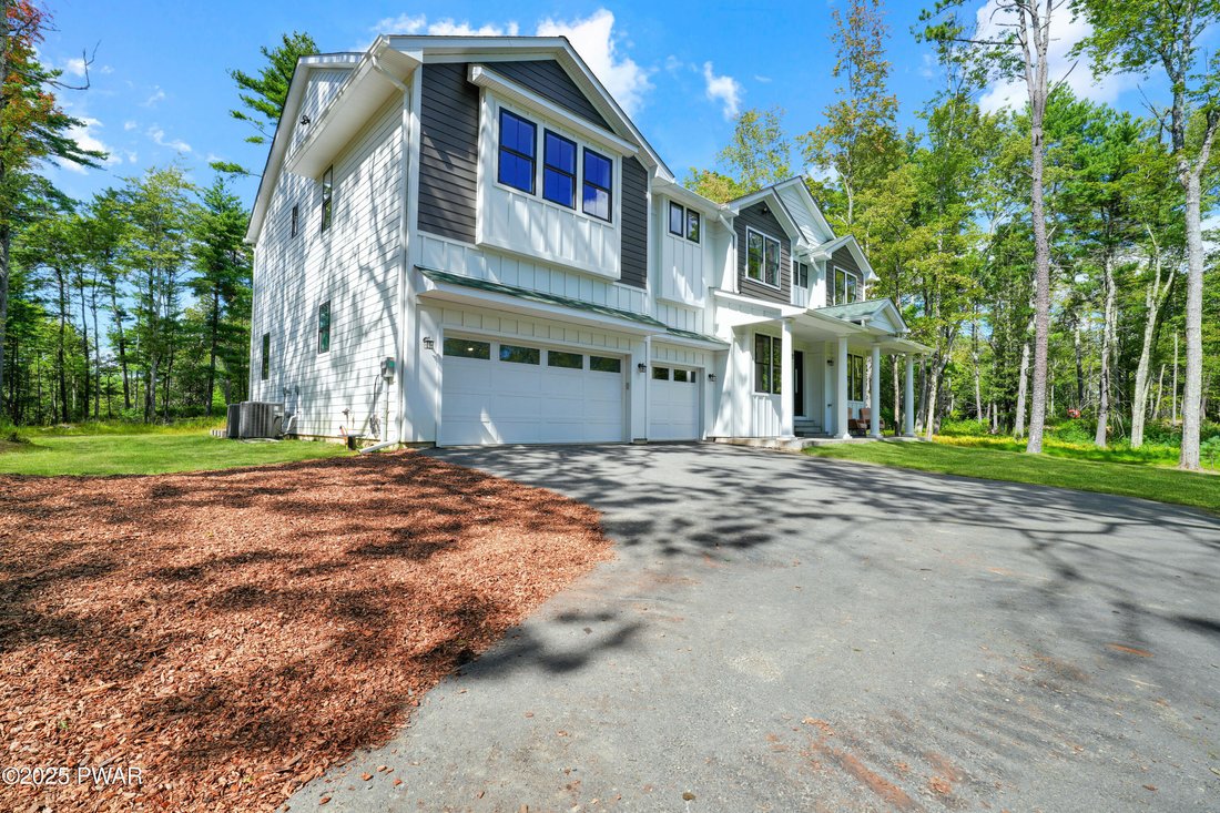 House in Milford, Pennsylvania, United States 2 - 16151684