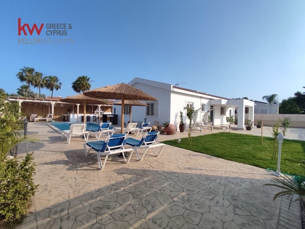Bungalow in Meneou, Larnaca, Cyprus 1 - 16155419