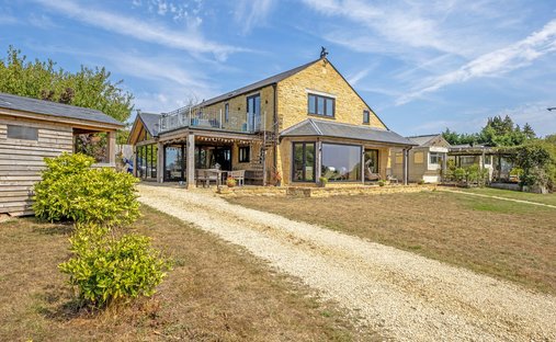 Country House in Turweston, England 1