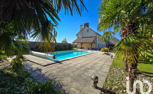 House in Saint-Pierre-du-Perray, Ile-de-France, France 1