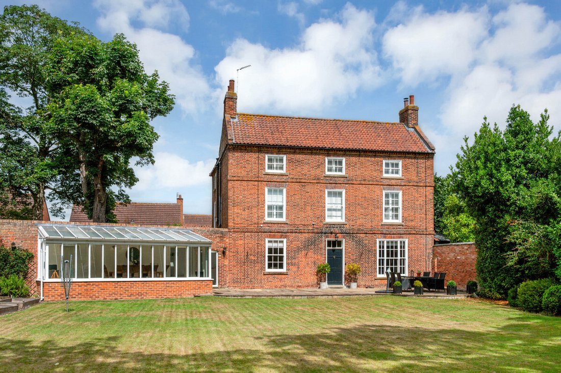 House in Farndon, England 1 - 16154370