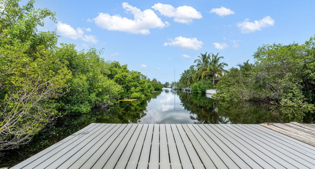 House in North Sound Estates, Bodden Town, Cayman Islands 4 - 16151029