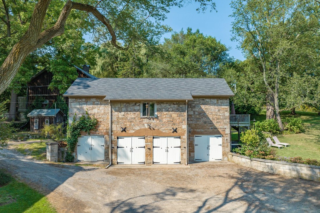 House in Hamilton, Ontario, Canada 4 - 16152844