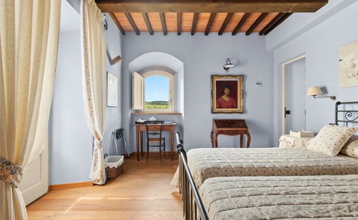 Castle for Sale in Molino d'Egola, Tuscany, Italy