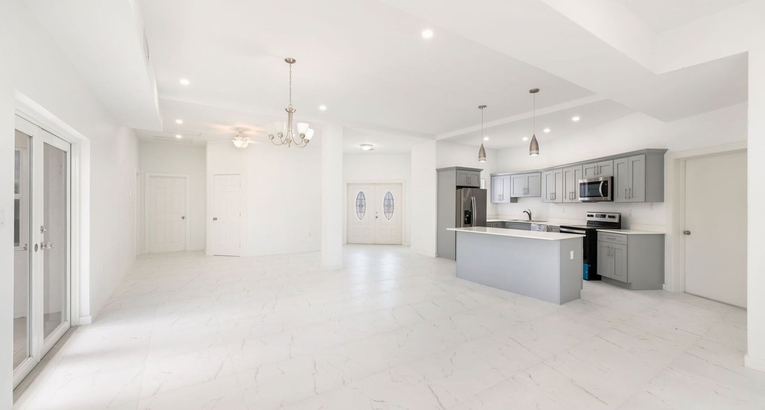 House in North Sound Estates, Bodden Town, Cayman Islands 2 - 16151029