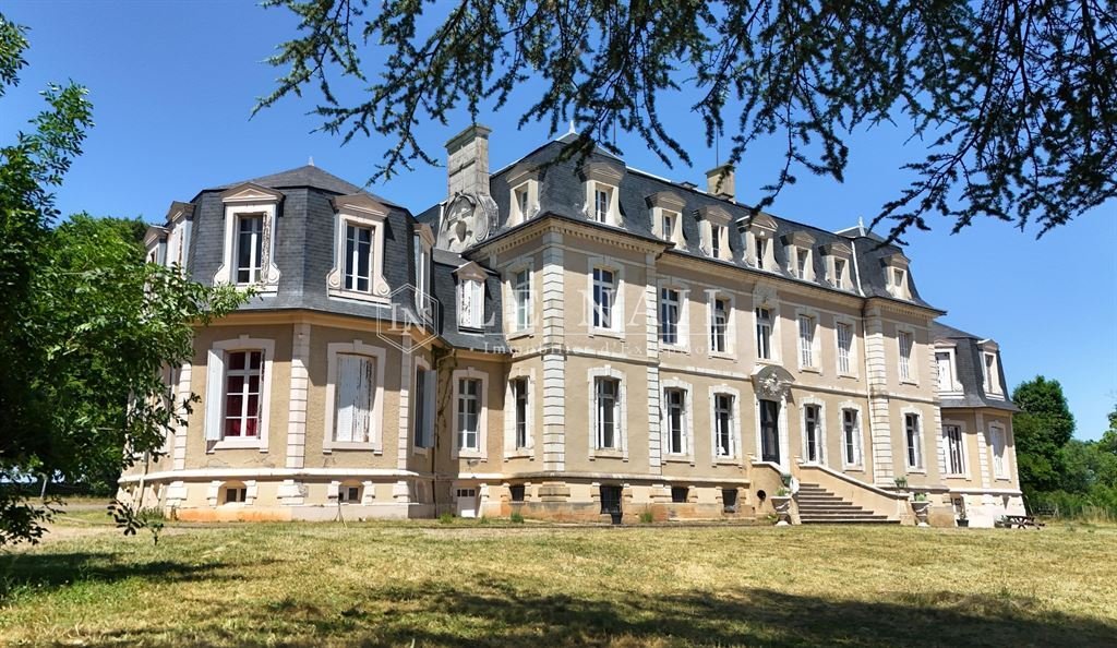 Le Rêve de Tronçais: A Neo-Classical Château Crowned by Time and Light