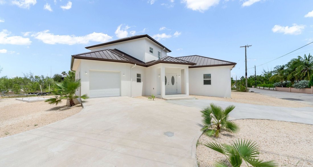 House in North Sound Estates, Bodden Town, Cayman Islands 1 - 16151029