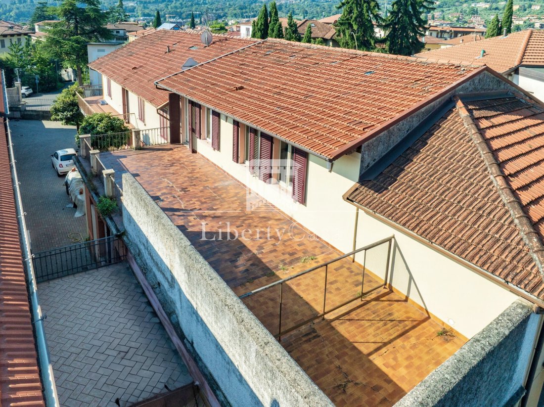 House in Salo, Lombardy, Italy 2 - 16154857