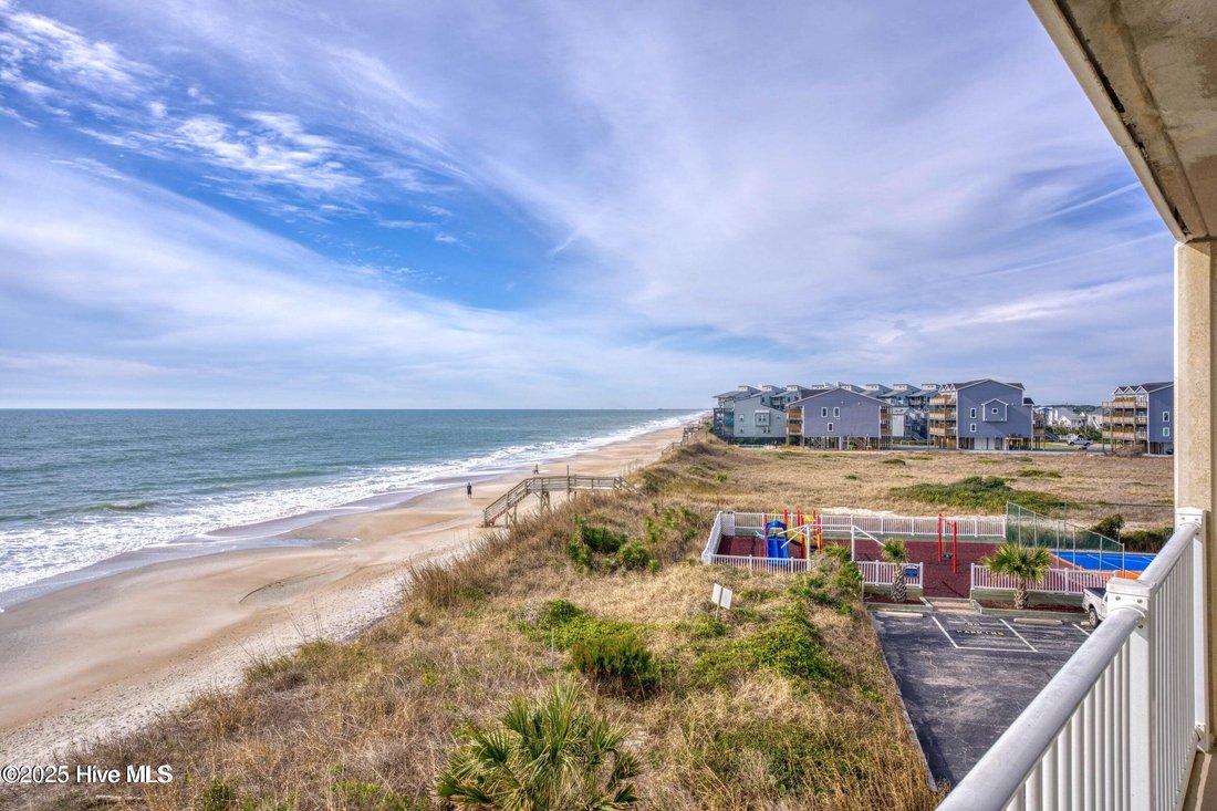 Condo in North Topsail Beach, North Carolina, United States 3 - 16153430