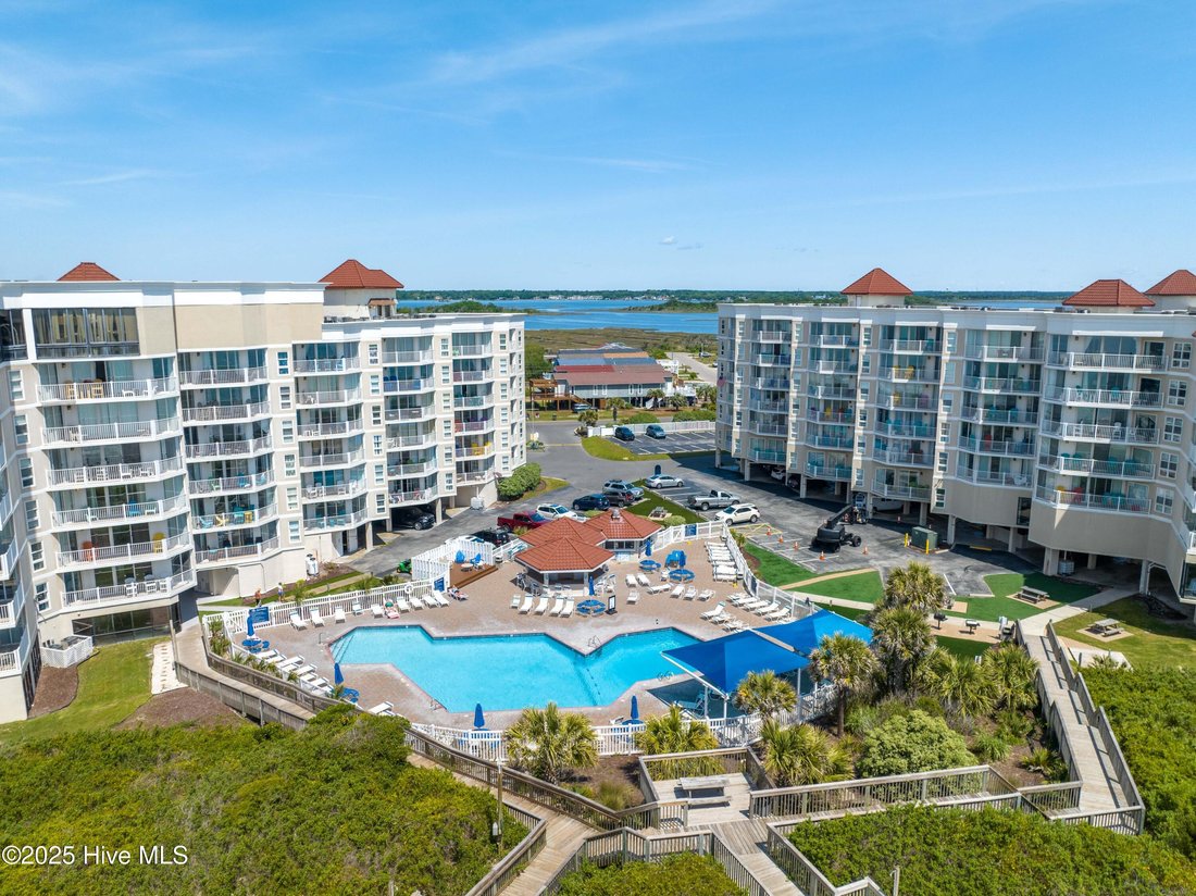Condo in North Topsail Beach, North Carolina, United States 2 - 16153430