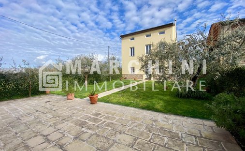 Villa in San Concordio, Lucca, Italy 1