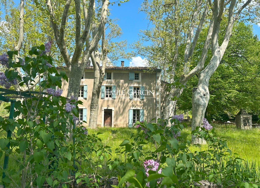 Villa in Saint-Martin-de-Castillon, Provence-Alpes-Côte d'Azur, France 1 - 16156338